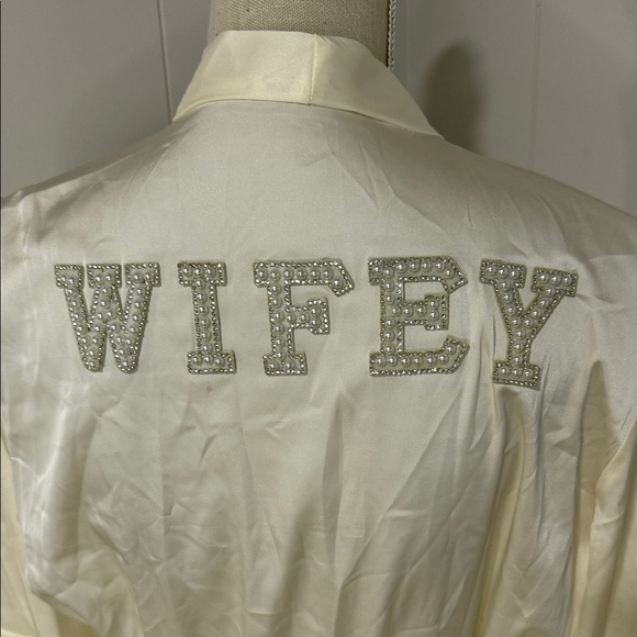 Luxurious Cream Satin Women's Robe - Picture 3 of 5